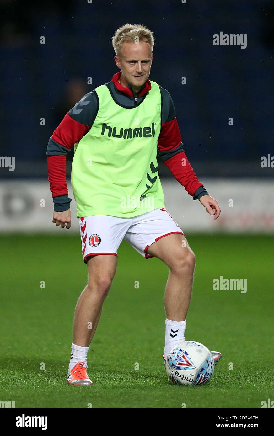 Charlton Athletic's Ben Reeves warms up before kick off Stock Photo - Alamy