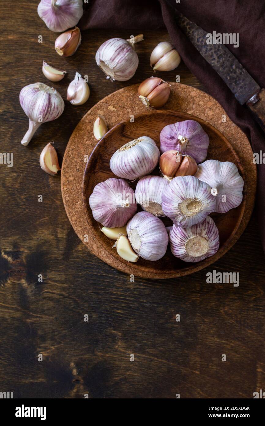 Garlic. Garlic Cloves and Bulb on rustic wooden table. Top view flat ...