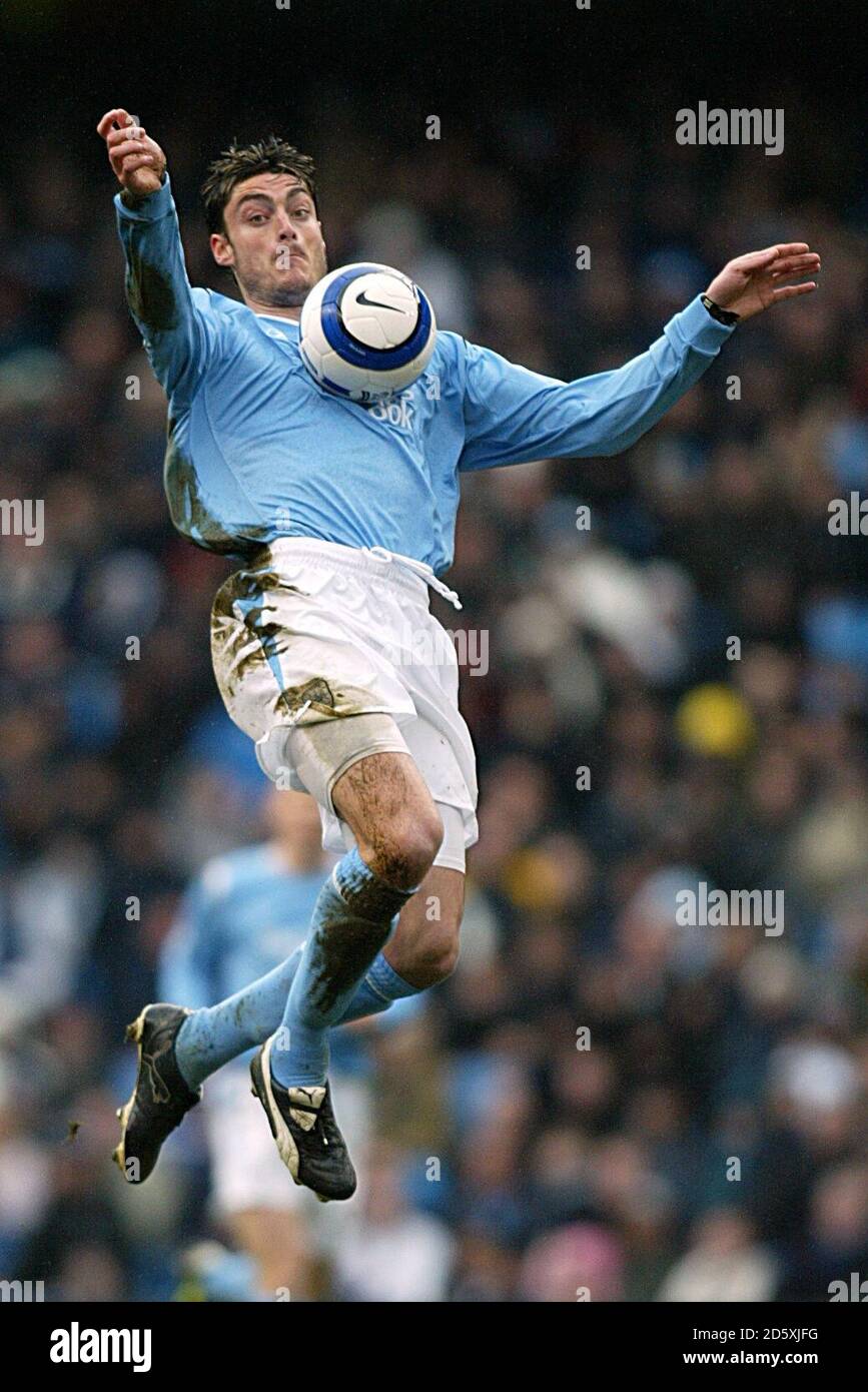 Manchester City's Albert Riera controls the ball in mid-air Stock Photo ...