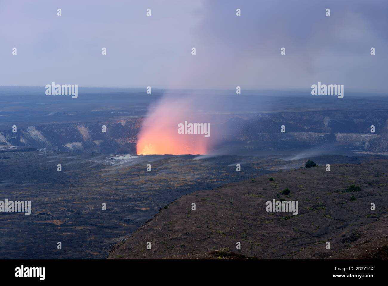 USA, Hawaii, Big Island, Volcanoes National Park, Kilauea caldera with