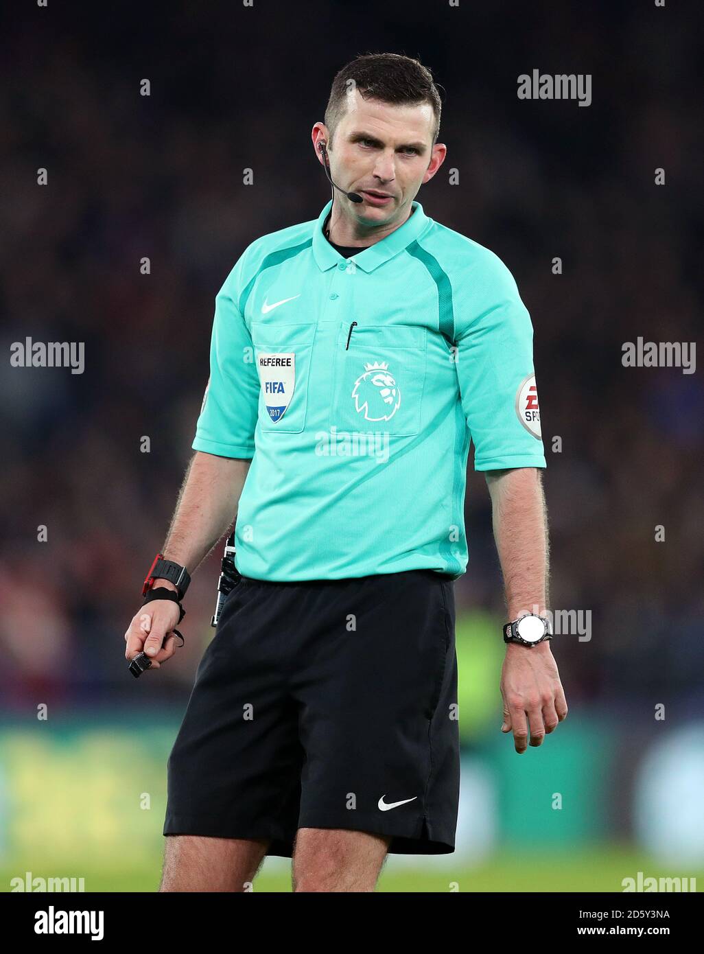 Match referee michael oliver hires stock photography and images Alamy