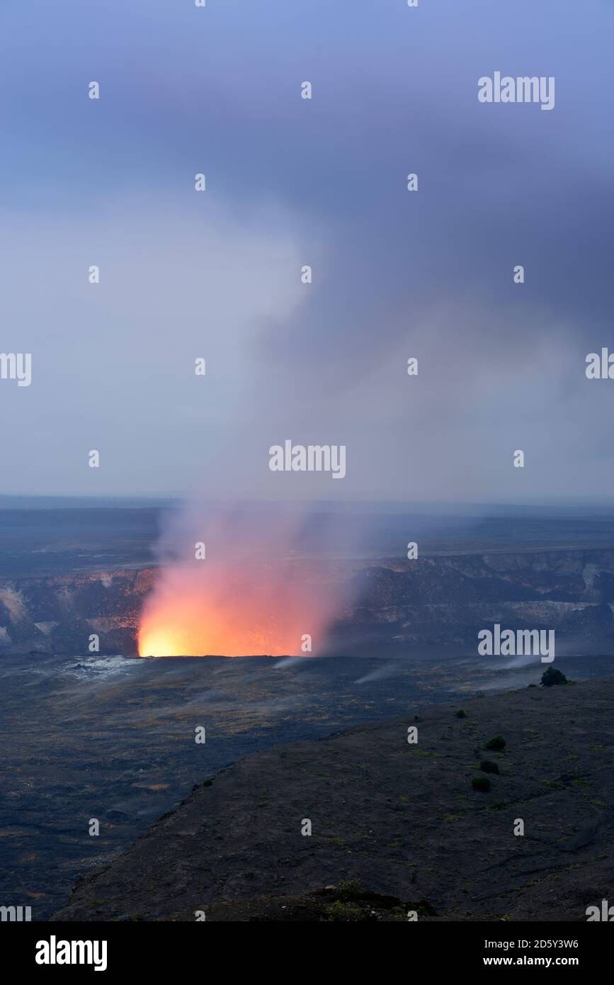 USA, Hawaii, Big Island, Volcanoes National Park, Kilauea caldera with