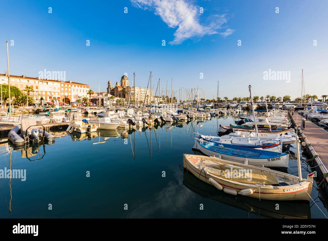 France, Provence-Alpes-Cote d'Azur, Saint-Raphael, harbour, Church San Rafeu Stock Photo