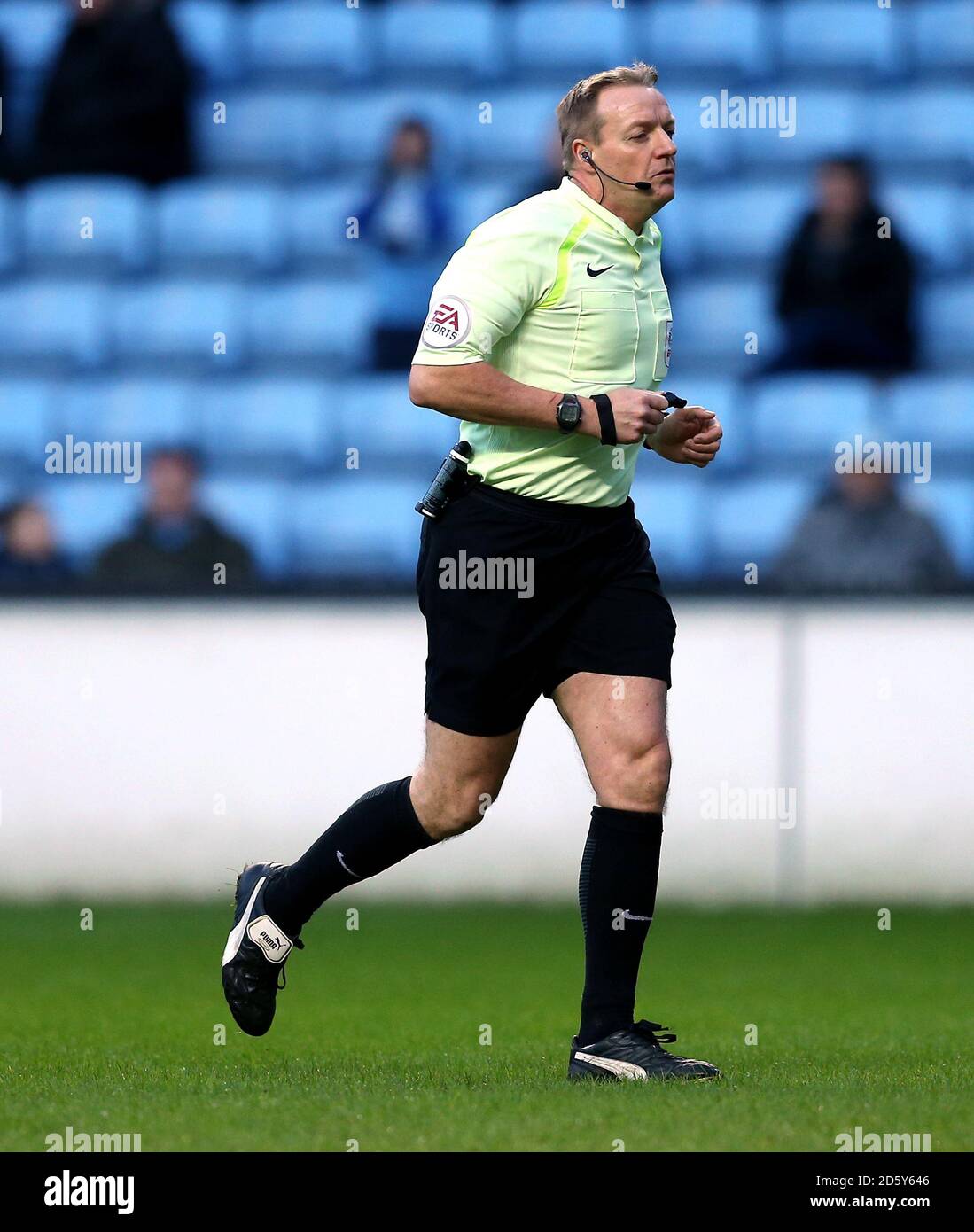 Match referee Trevor Kettle Stock Photo Alamy