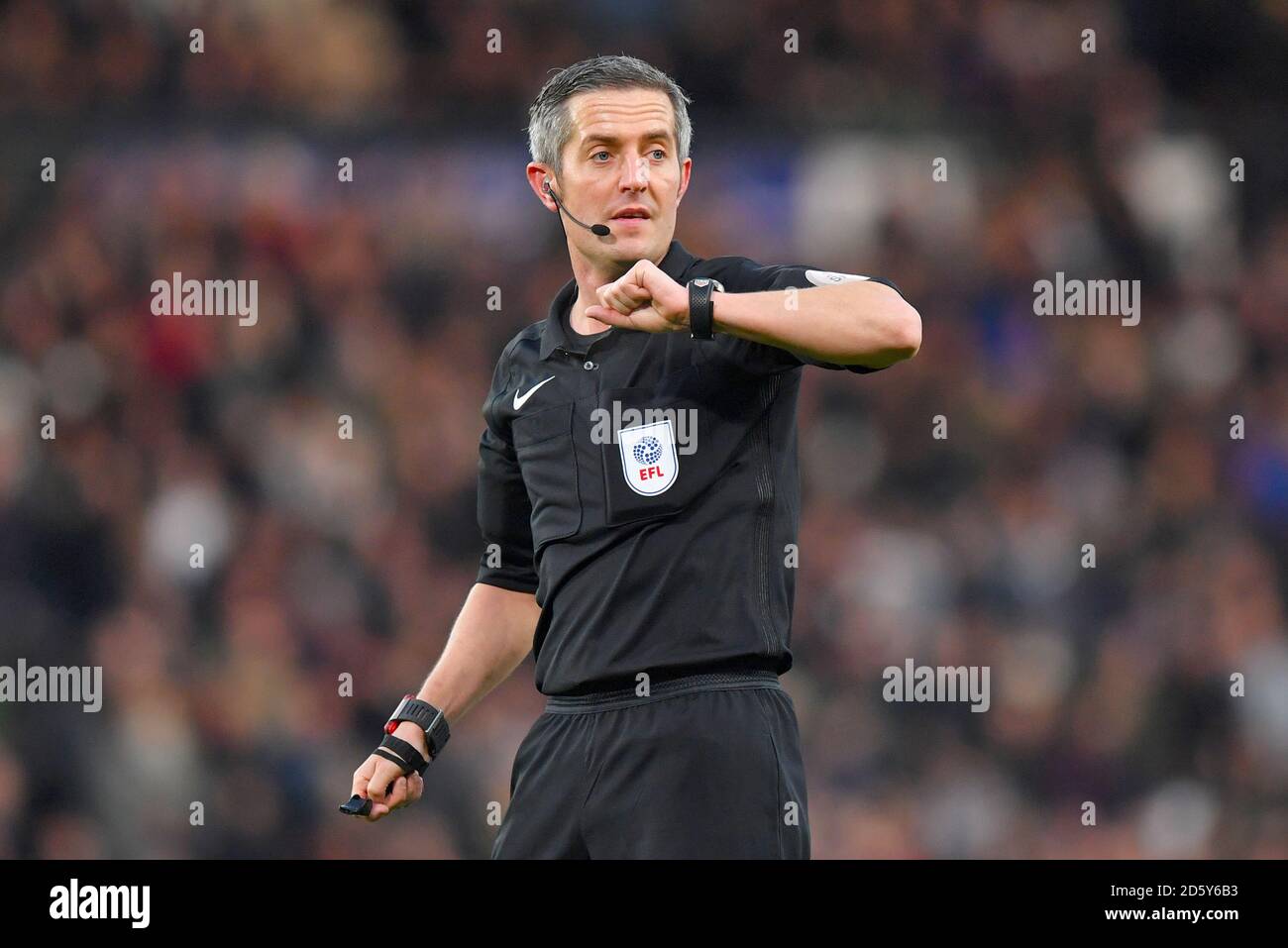 Referee Darren Bond Stock Photo - Alamy