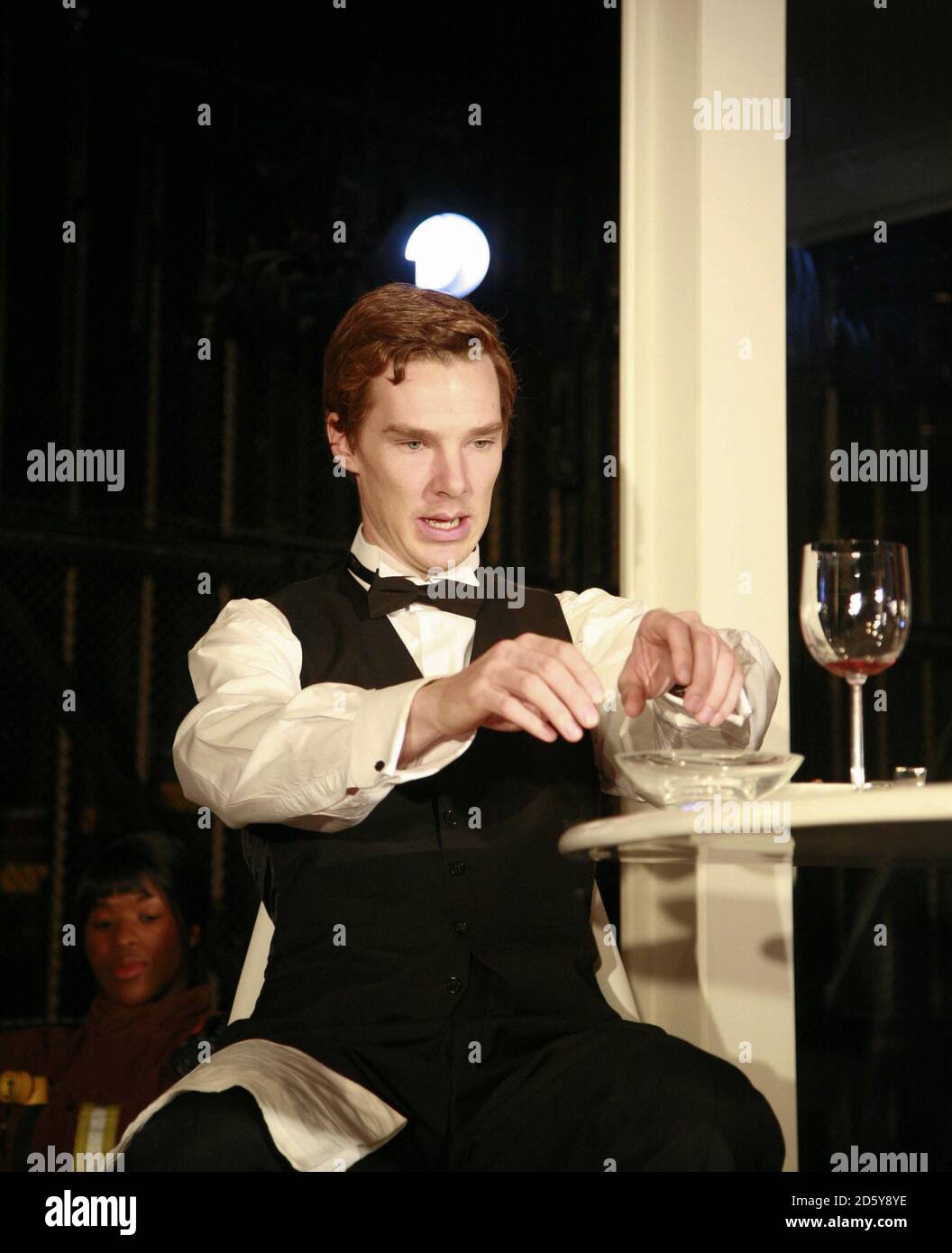 Benedict Cumberbatch (Eisenring) in THE ARSONISTS by Max Frisch at the Jerwood Theatre Downstairs, Royal Court Theatre, London SW1  06/11/2007  in a new translation by Alistair Beaton   design: Anthony Ward   director: Ramin Gray Stock Photo