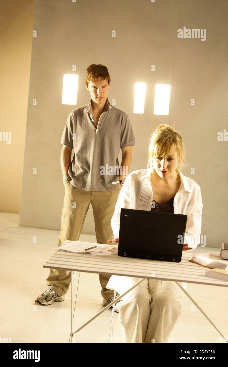 Hattie Morahan (Clair), Benedict Cumberbatch (Chris) in THE CITY by Martin Crimp at the Jerwood Theatre Downstairs, Royal Court Theatre, London SW1  29/04/2008  design: Vicki Mortimer   lighting: Paule Constable   director: Katie Mitchell Stock Photo