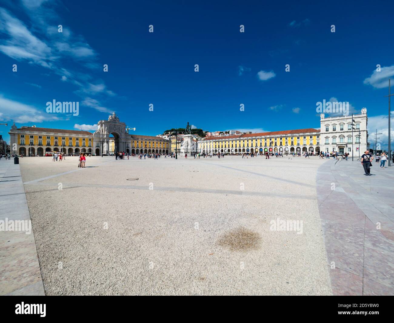 Portugal, Lisboa, Baixa, Praca do Comercio, triumphal arch Arco da Rua Augusta, equestrian statue King Jose I Stock Photo