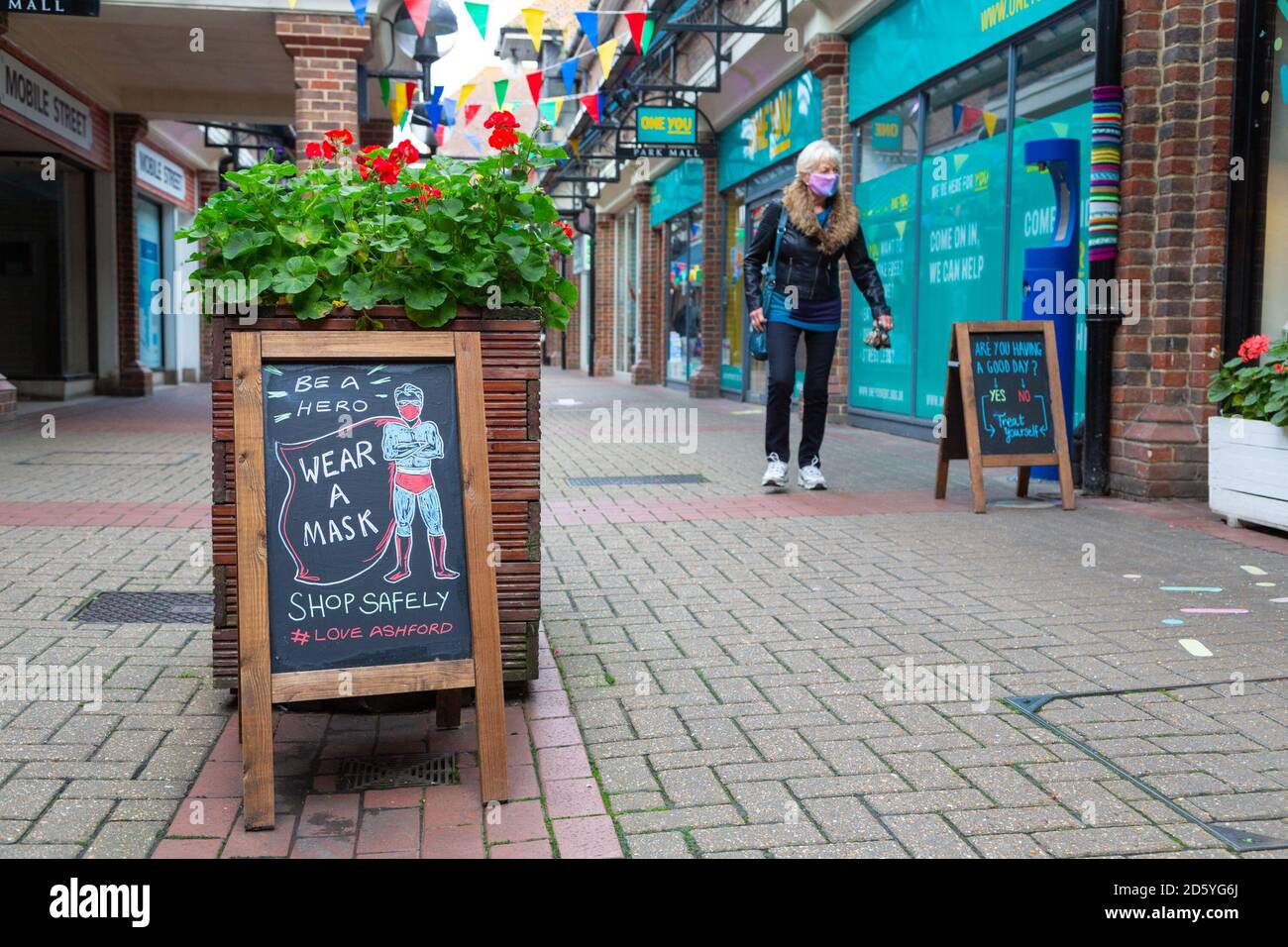 Ashford, Kent, UK. 14th Oct, 2020. Bleak looking high street as more shops have to let and for sale signs on there windows. Be a hero wear a mask sign outside a shop in Park Mall. Photo Credit: Paul Lawrenson-PAL Media/Alamy Live News Stock Photo