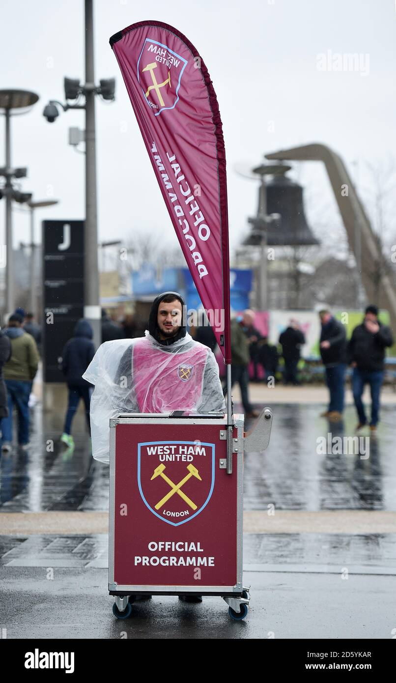 Match day programme seller hi-res stock photography and images - Alamy