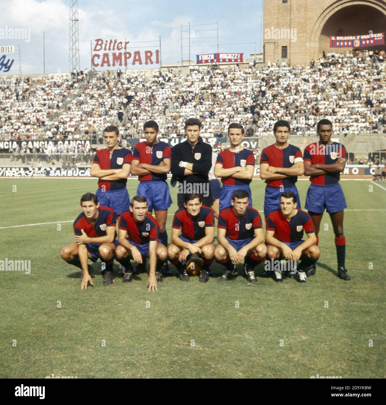 The team of Cagliari. Italian Football Championship 1965-1966 - Bologna vs  Cagliari (1-0) --- Bologna, 05/09/1965. Campionato di Calcio Serie A 1965 /  1966. Partita Bologna - Cagliari (1-0). Nella foto: la