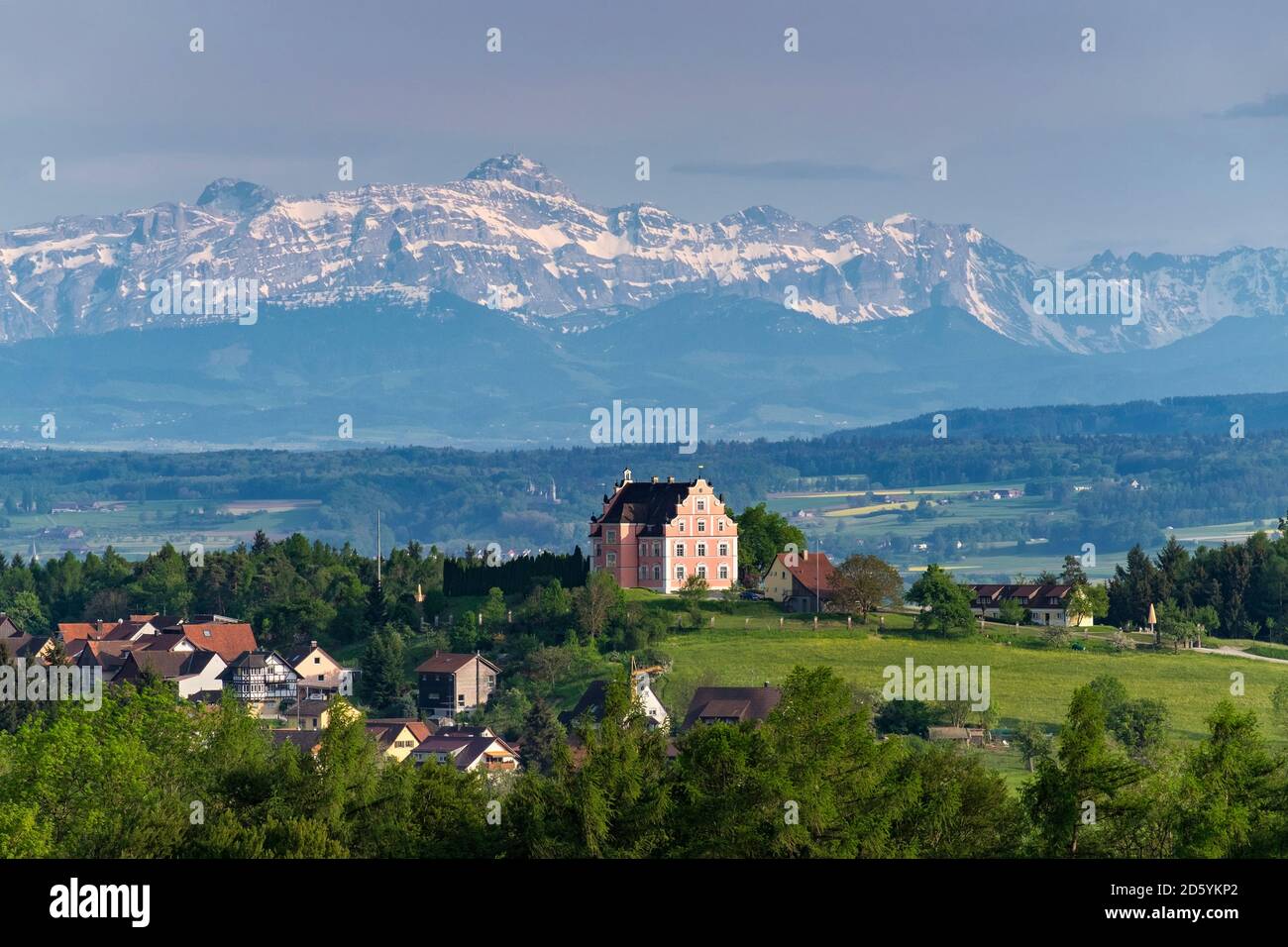 Germany, Baden-Wuerttemberg, Constance district, View over Bodanrueck to Freudental Castle, in the backgrount Swiss Alps with Saentis Stock Photo