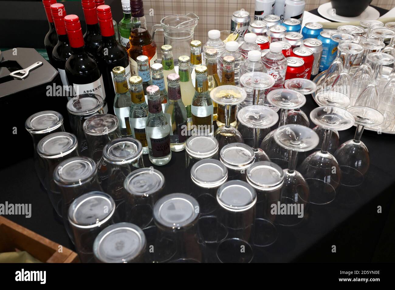 A general view of the 1707 Restaurant during Gentlemen's Raceday at Warwick Racecourse Stock Photo