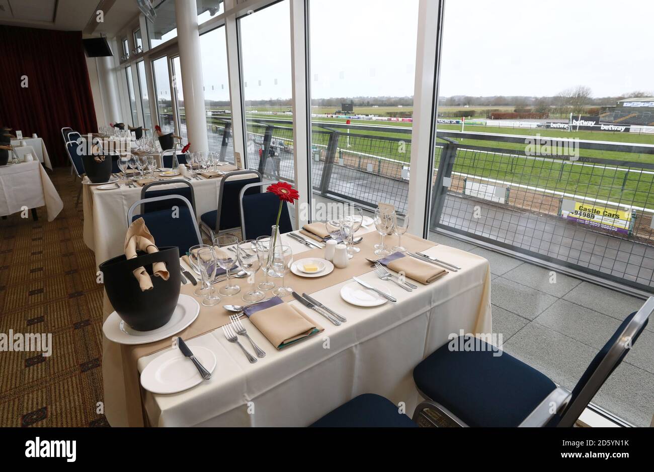 A general view of the 1707 Restaurant during Gentlemen's Raceday at Warwick Racecourse Stock Photo