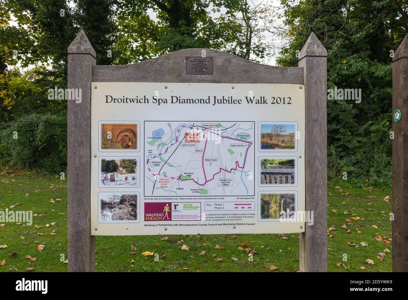 Map and information board for the Droitwich Spa Diamond Jubilee Walk 2012 footpath in Vines Park, Droitwich Spa, Worcestershire, UK Stock Photo