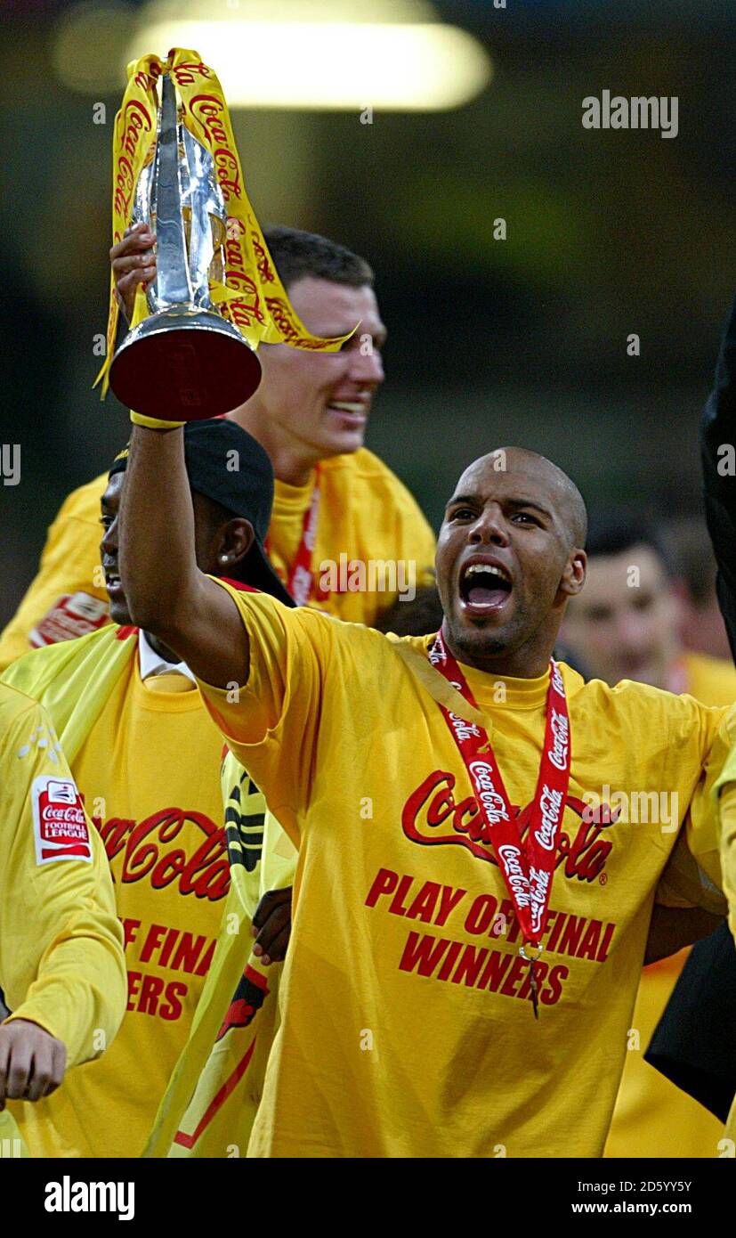 Watford's Marlon King celebrates Stock Photo Alamy