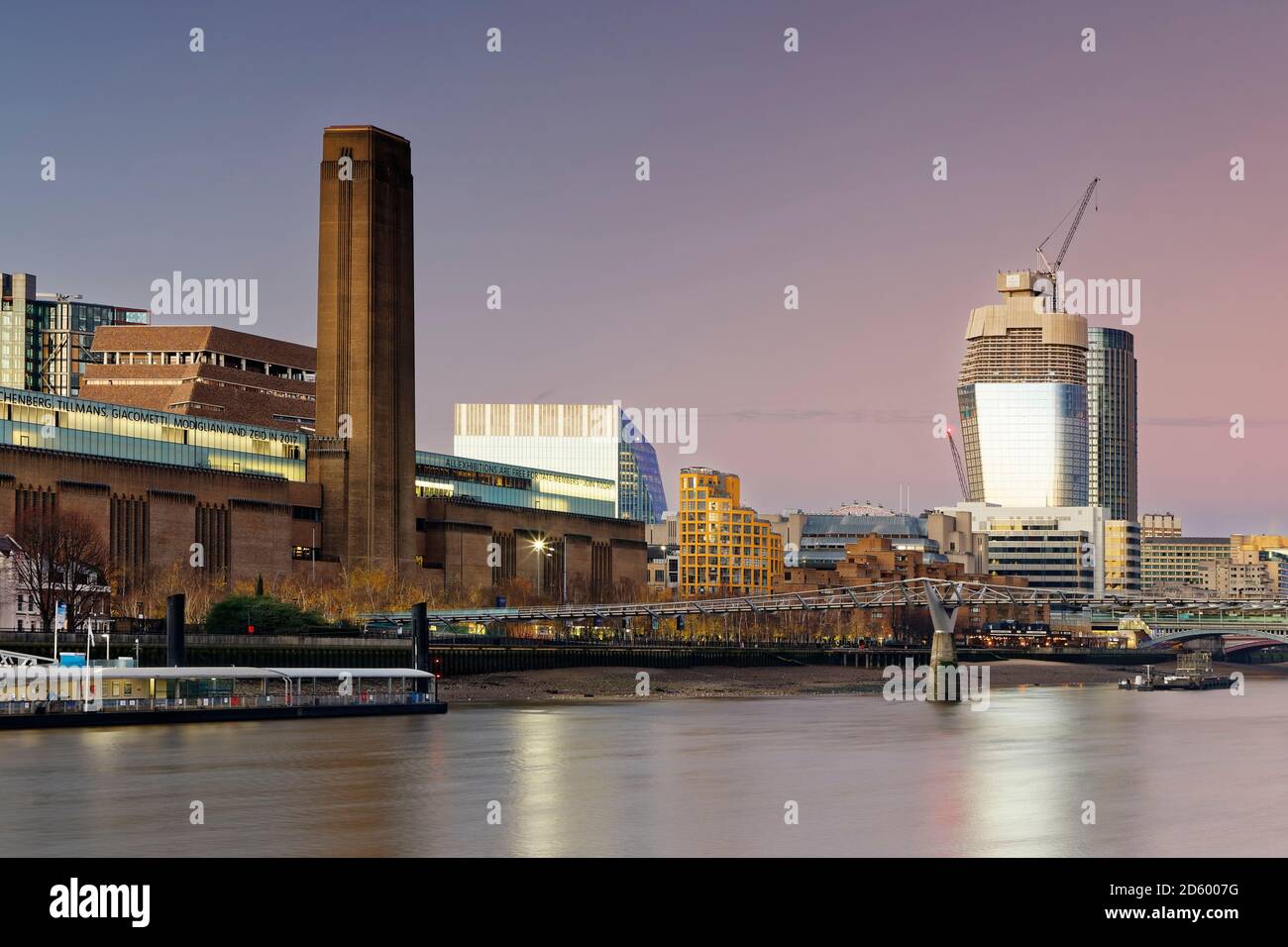 Scene tate modern art gallery hires stock photography and images Alamy