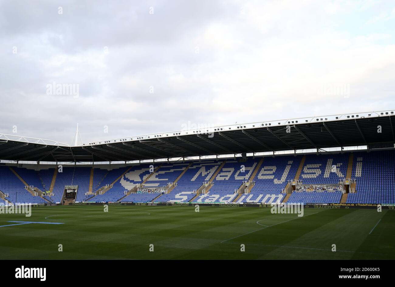 A general view of the Madejski Stadium Stock Photo Alamy