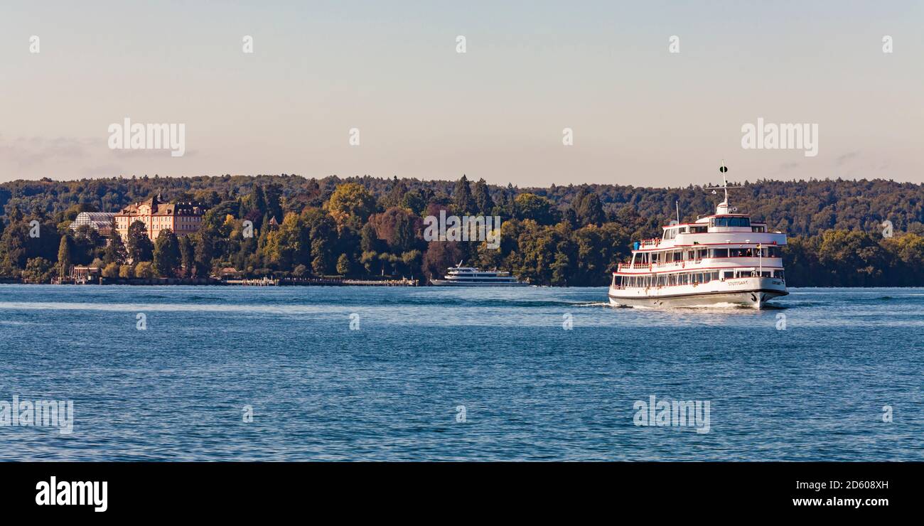 Germany, Baden-Wuerrtemberg, Lake Constance, Ueberlinger See, tourboat, Mainau Island with castle Stock Photo