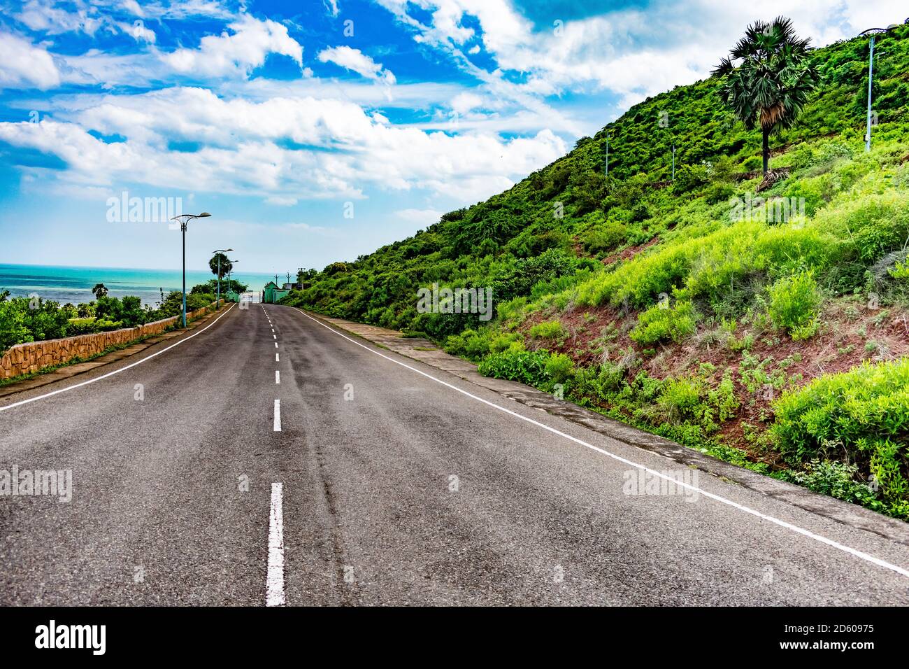 Blue sky background road hi-res stock photography and images - Alamy