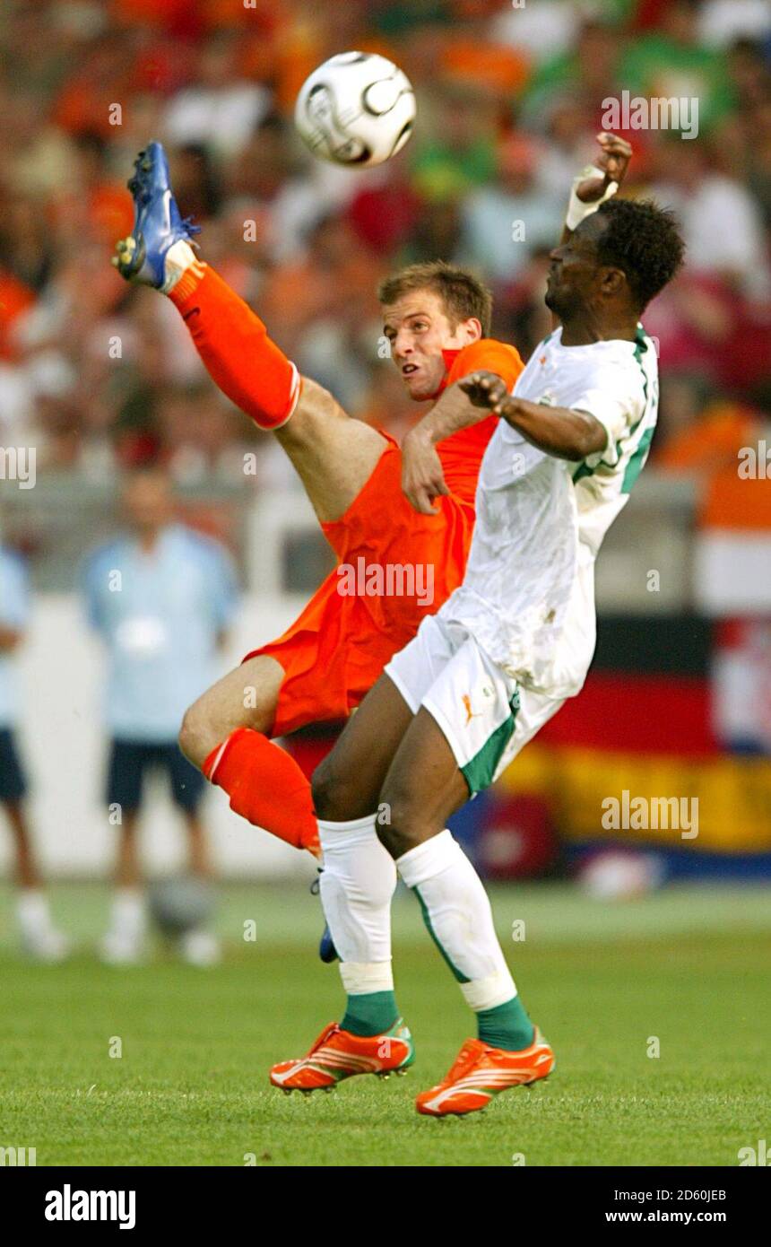 Holland's Andre Ooijer and Ivory Coast's Didier Zokora Stock Photo
