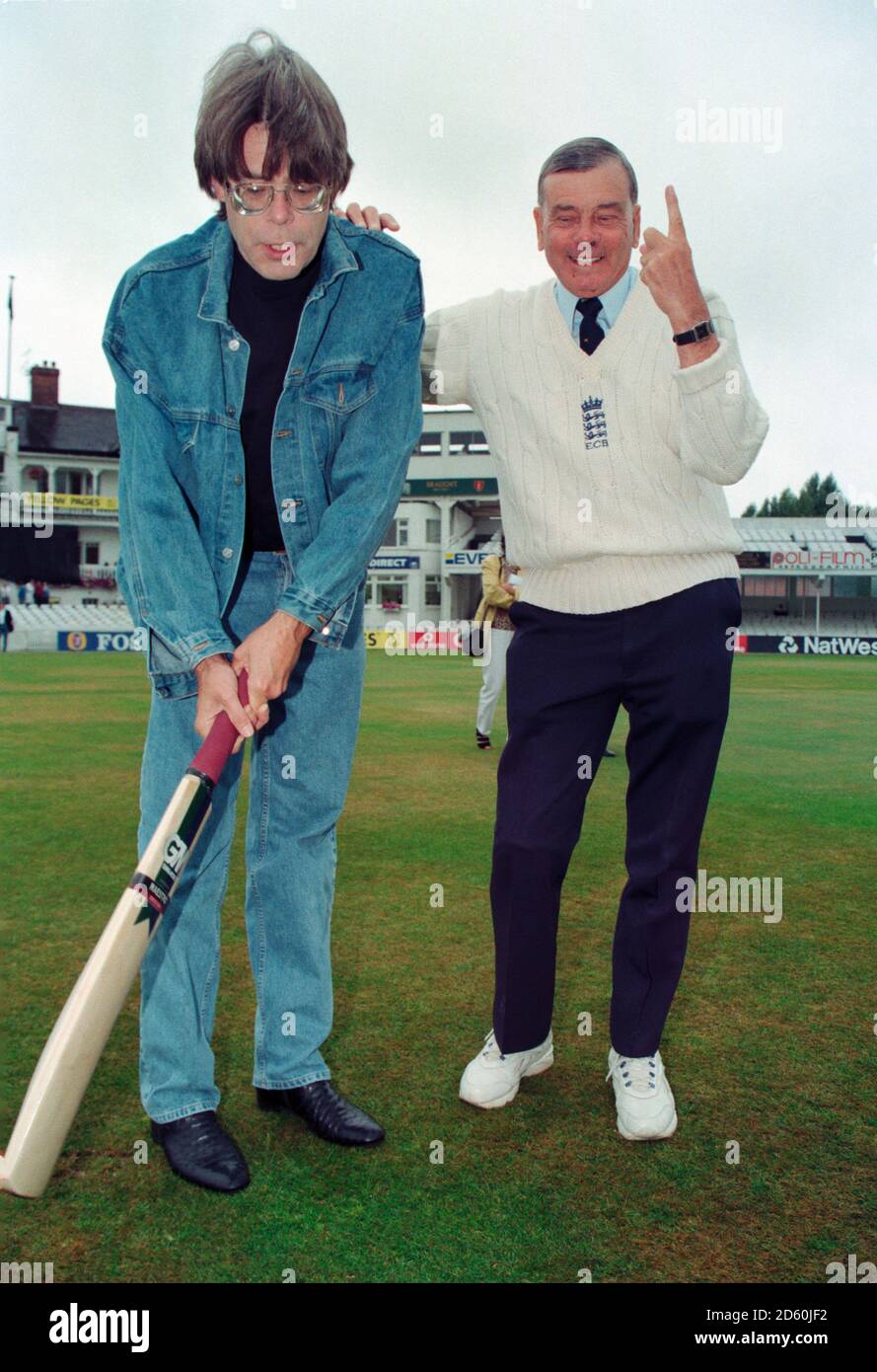 Author Stephen King gets a cricket lesson from Umpire Dickie Bird at Trent Bridge. He was attending his first cricket match which was rained off Stock Photo