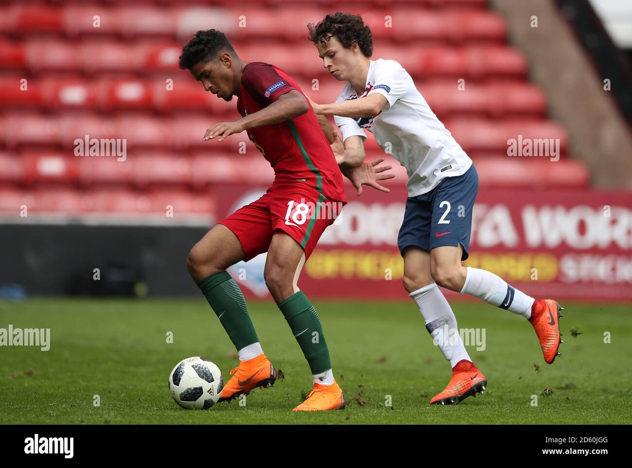 Portugal U17's Rodrigo Fernandes holds off challenge from Norway U17's Leo  Cornic Stock Photo - Alamy