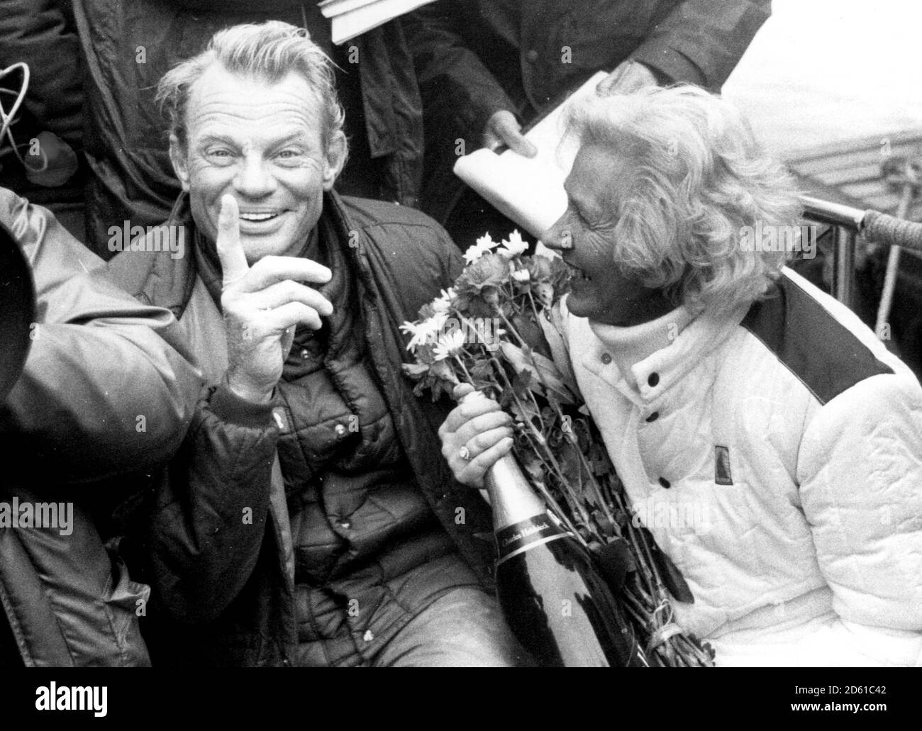 SKIPPER OF ROUND THE WORLD YACHT FLYER, CORNELIUS VAN RIETSCHOTEN REUNITED WITH HIS WIFE INGA AFTER WINNING THE 1981 ROUND THE WORLD YACHT RACE. Stock Photo