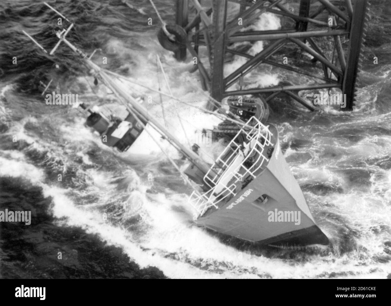 SUPPLY VESSEL SPEARFISH SINKING IN THE ENGLISH CHANNEL 1984 Stock Photo