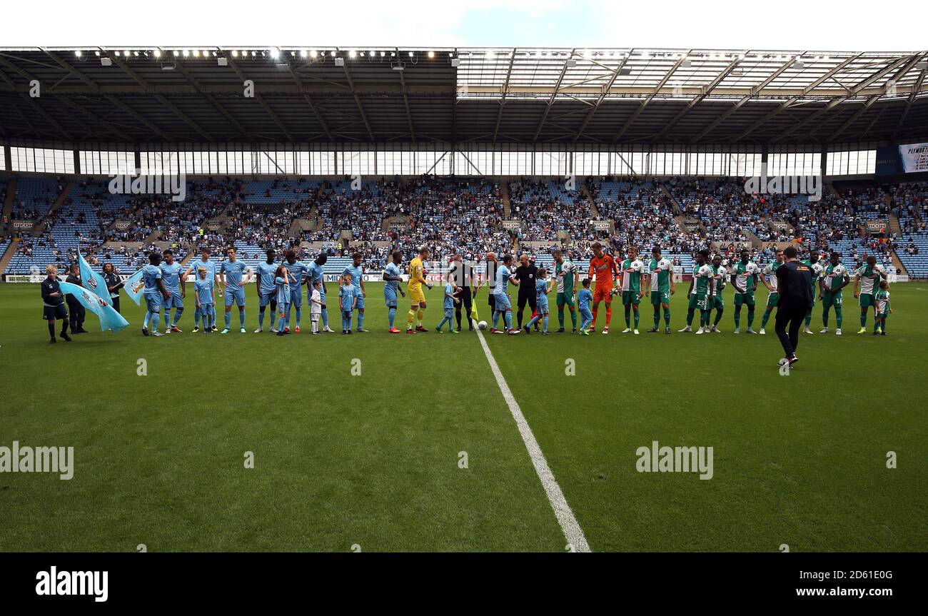 Coventry City and Plymouth Argyle players prior to kick-off Stock Photo