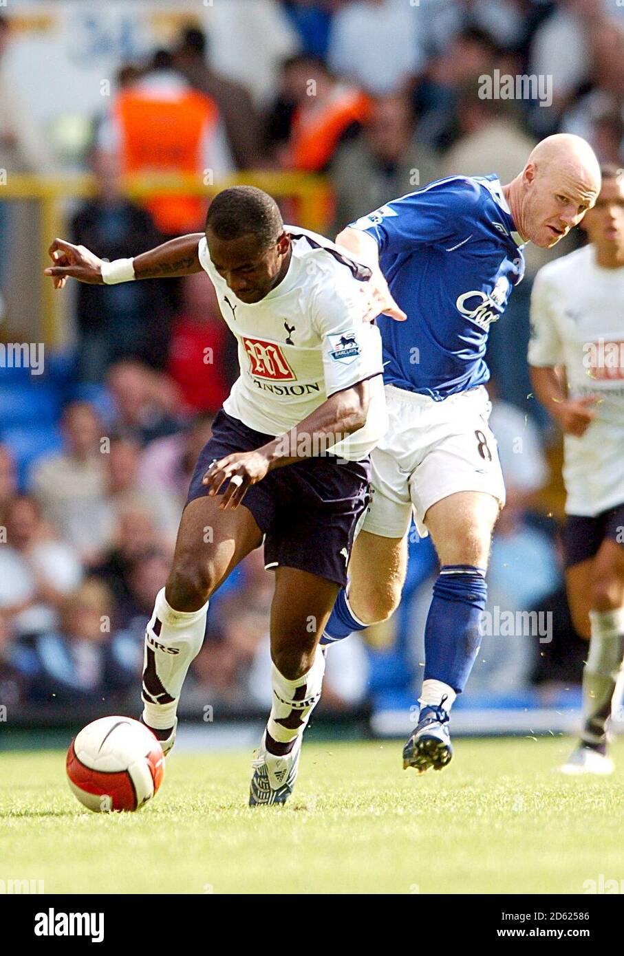 Andrew Johnson, Everton (r) and Didier Zokora, Tottenham Hotspur (l) battle for the ball Stock Photo