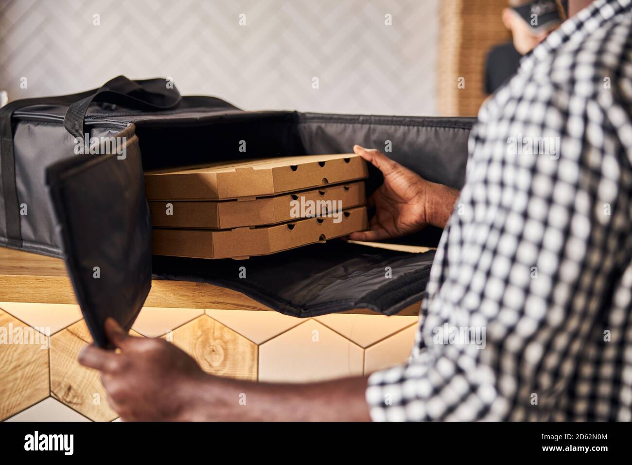 30 years male packing boxes hi-res stock photography and images - Alamy