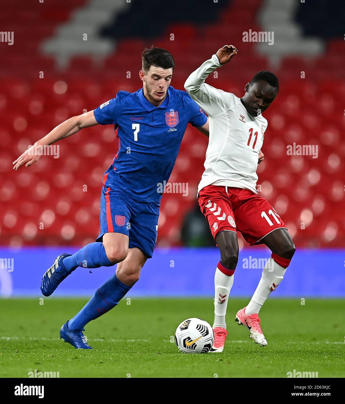 England's Declan Rice (left) and Denmark's Pione Sisto battle for the ball during the UEFA Nations League Group 2, League A match at Wembley Stadium, London. Stock Photo