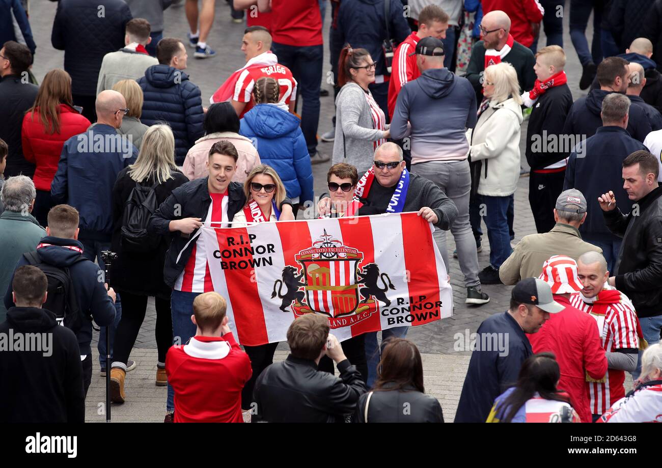 Sunderland fans make their way to Wembley Stadium before the match Stock Photo