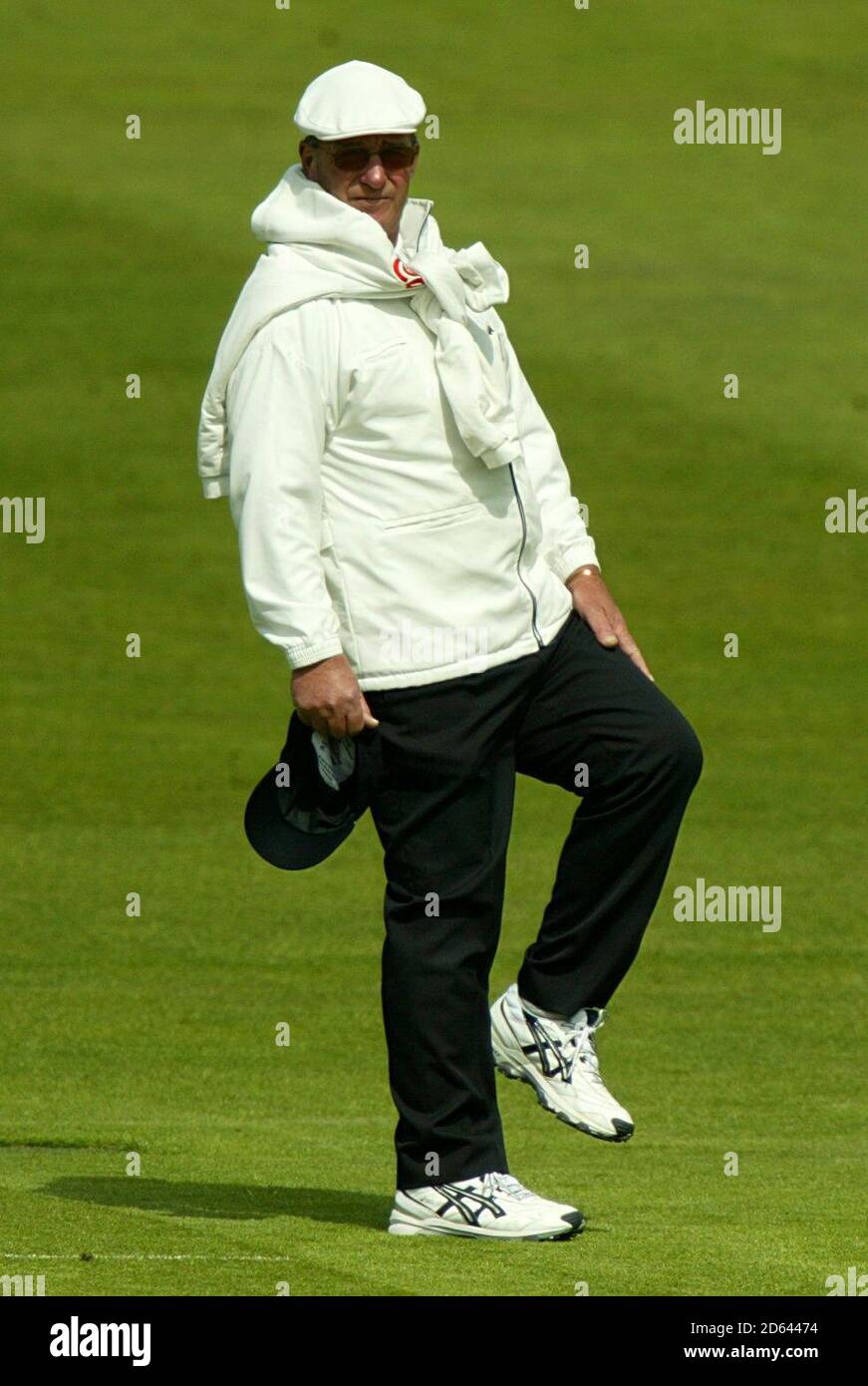 Cricket umpire signals hires stock photography and images Alamy