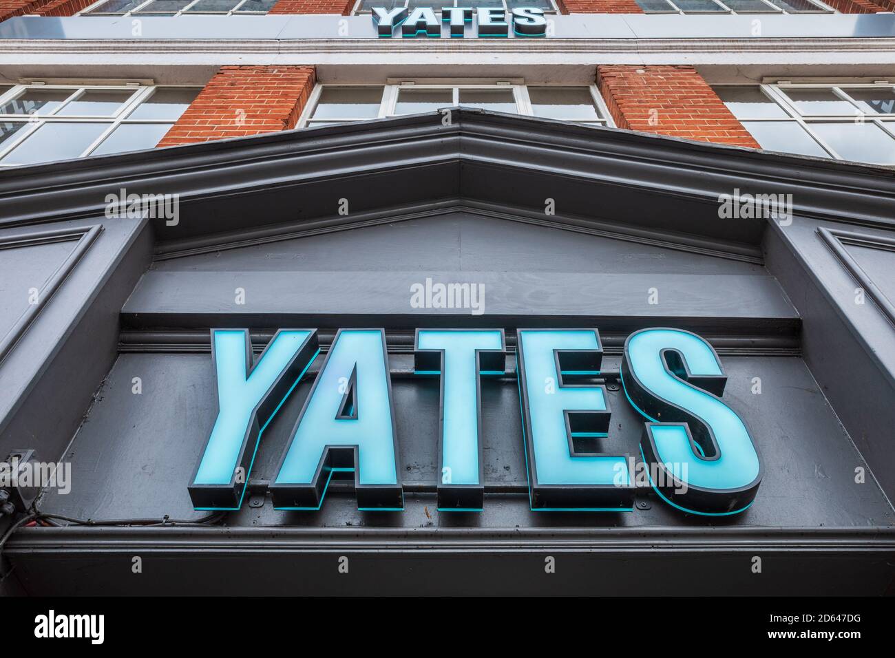 Yates Wine Lodge Ipswich - Ipswich Yates Wine Bar. Yates Ipswich High Street Party Pub Venue. Stock Photo
