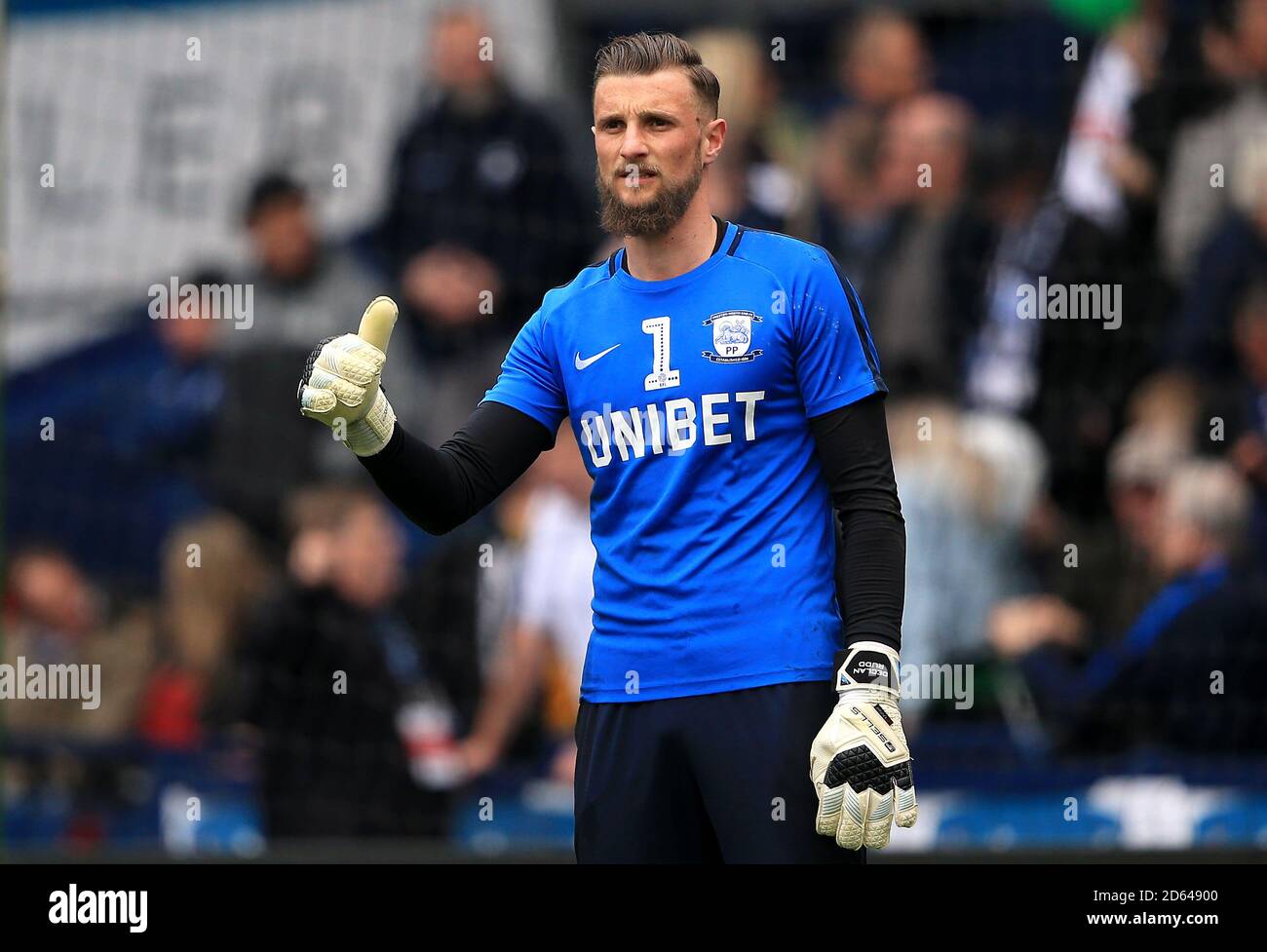 Preston North End goalkeeper Declan Rudd with a thumbs up Stock Photo ...
