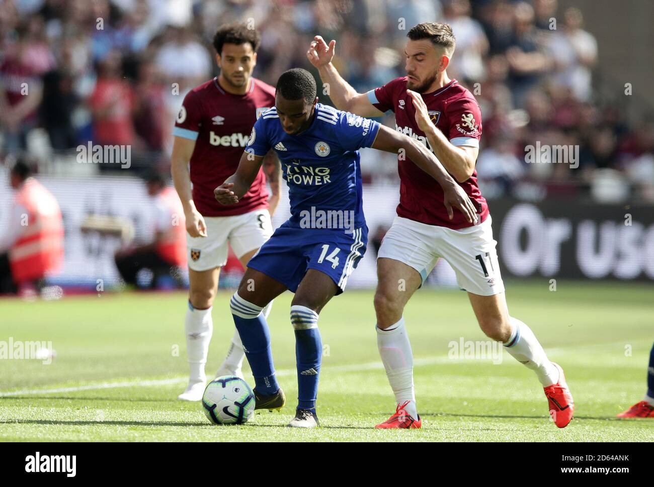 Leicester City's Ricardo Pereira (left) and West Ham United's Robert Snodgrass battle for the ball Stock Photo