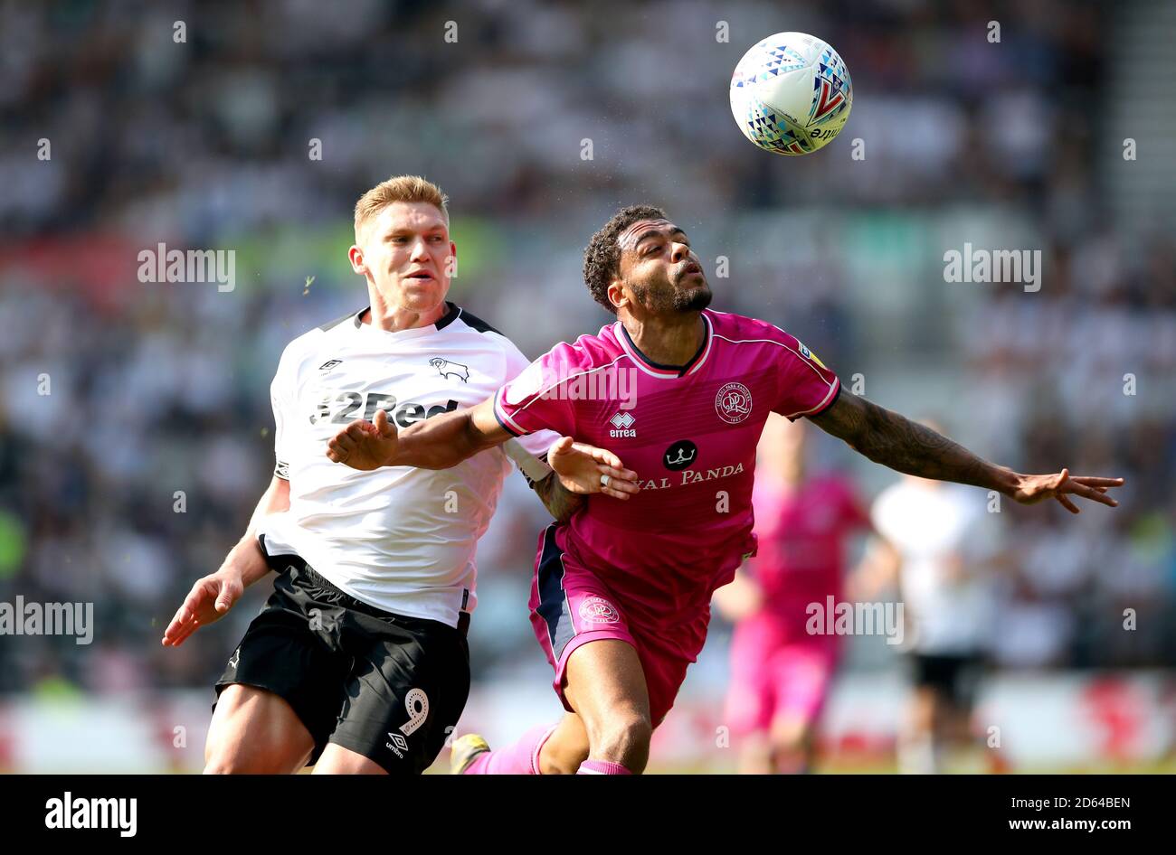 Derby County's Martyn Waghorn (left) and Queens Park Rangers' Darnell Furlong battle for the ball Stock Photo
