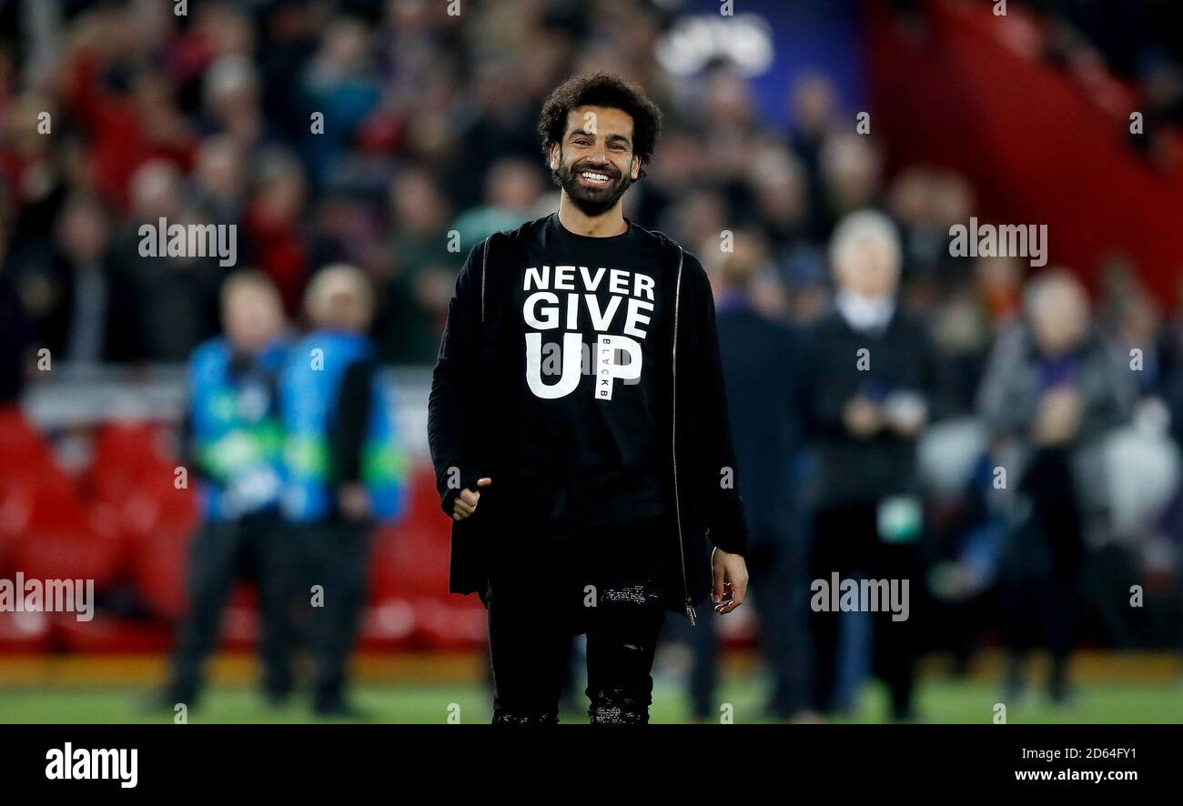 Liverpool's Mohamed Salah wearing a t-shirt that reads 'Never Give Up'  Stock Photo - Alamy