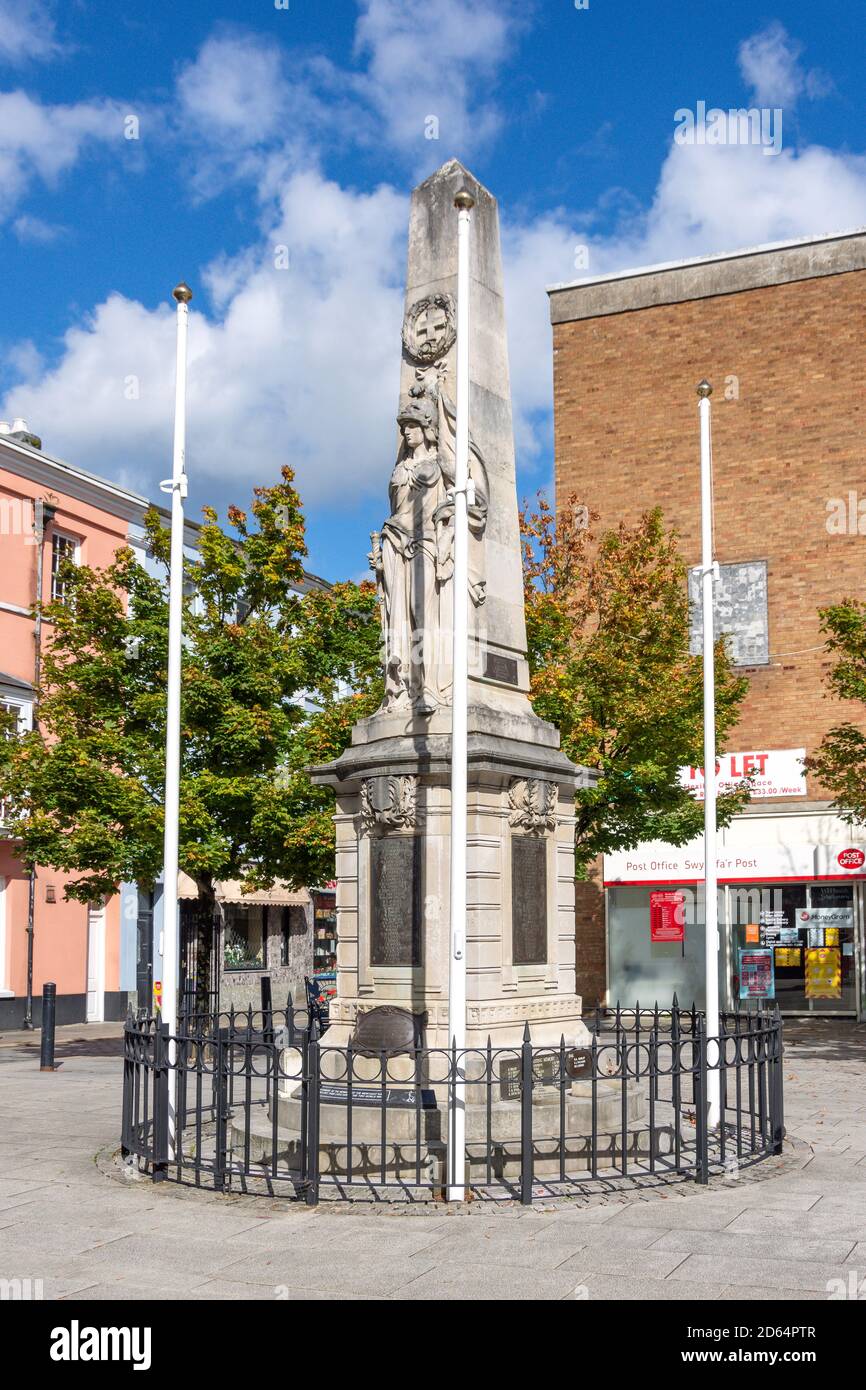 War Memorial in Dunraven Place, Bridgend (Pen-y-bont ar Ogwr), Bridgend County Borough, Wales (Cymru), United Kingdom Stock Photo