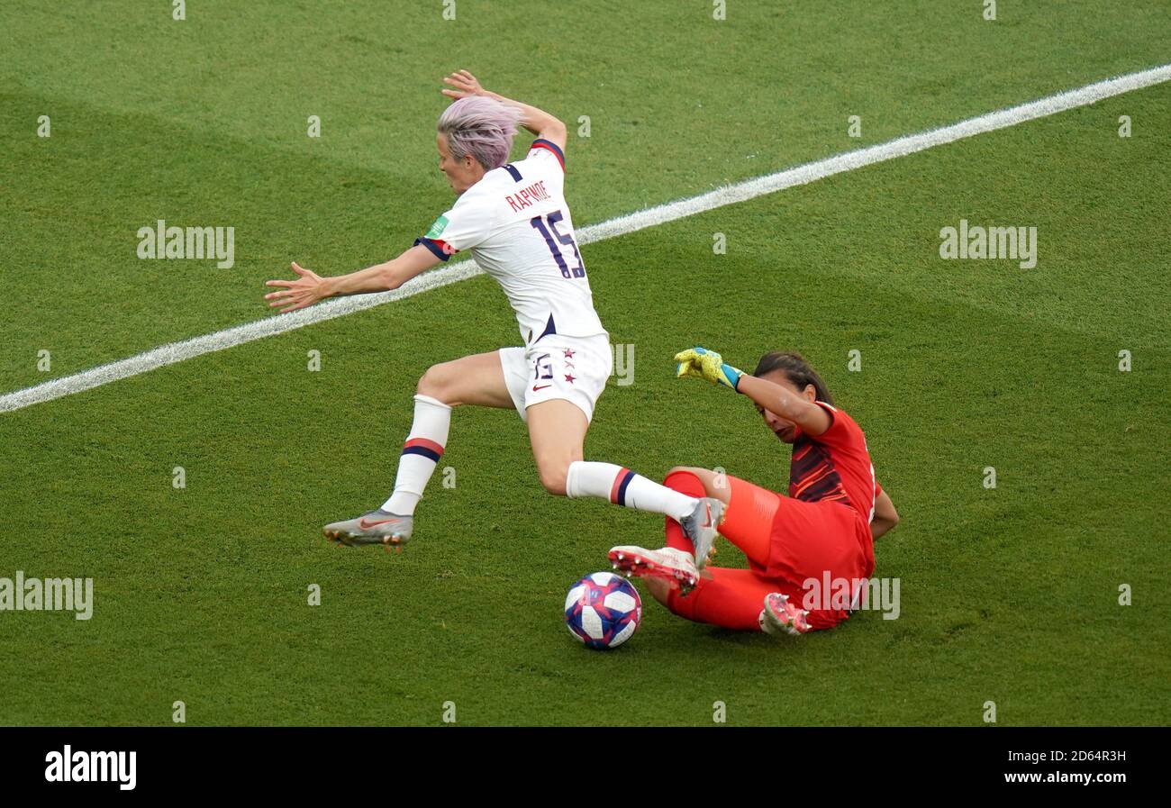 USA's Megan Rapinoe (left) and France's Sarah Bouhaddi battle for the ball                                 Stock Photo