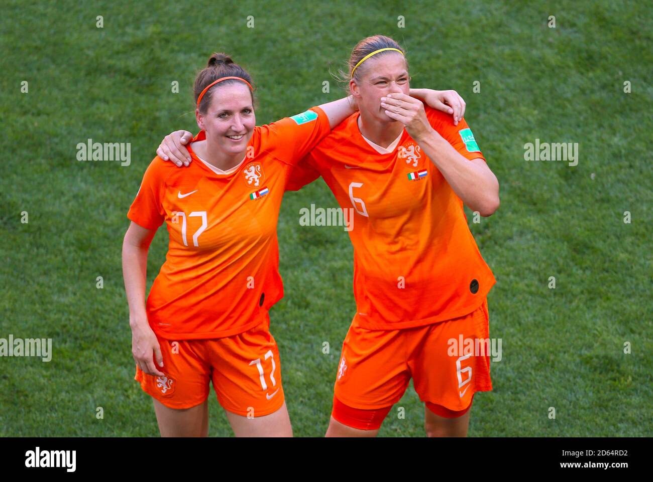 Netherlands' Ellen Jansen (left) and Netherlands' Anouk Dekker celebrate  after the final whistle Stock Photo - Alamy
