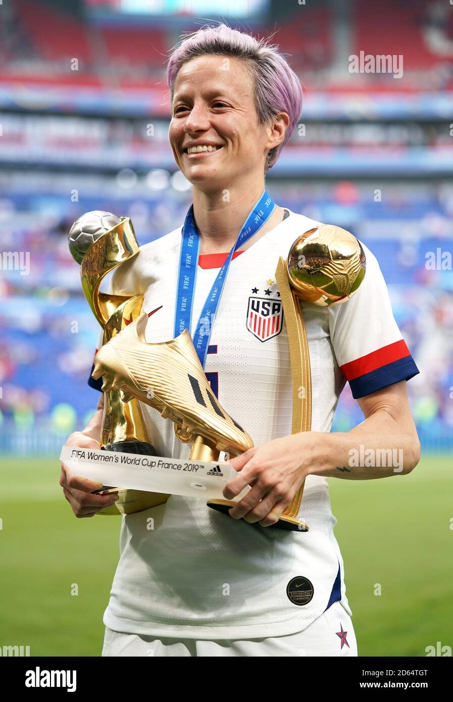 USA's Megan Rapinoe celebrates with her adidas Golden Boot award, adidas  Golden Ball award, and Fifa Women's World Cup Trophy after the final  whistle Stock Photo - Alamy