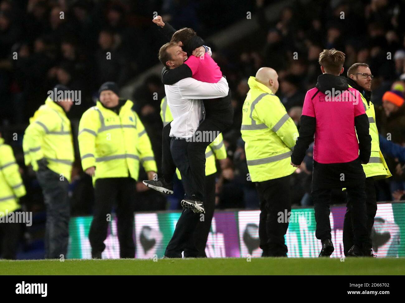 Duncan ferguson ball boy hi-res stock photography and images - Alamy