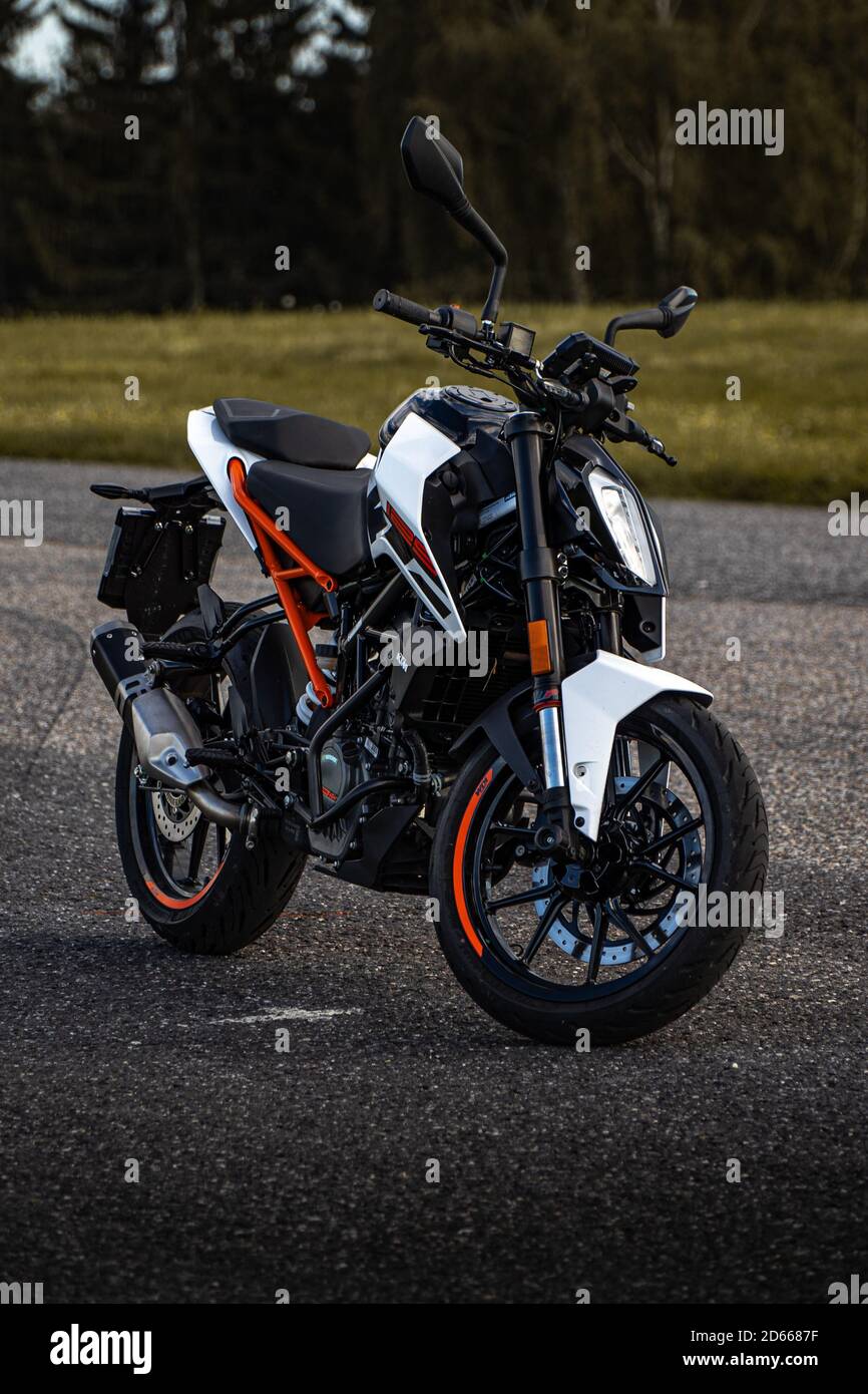 Ktm 125 duke 125cc hi-res stock photography and images - Alamy