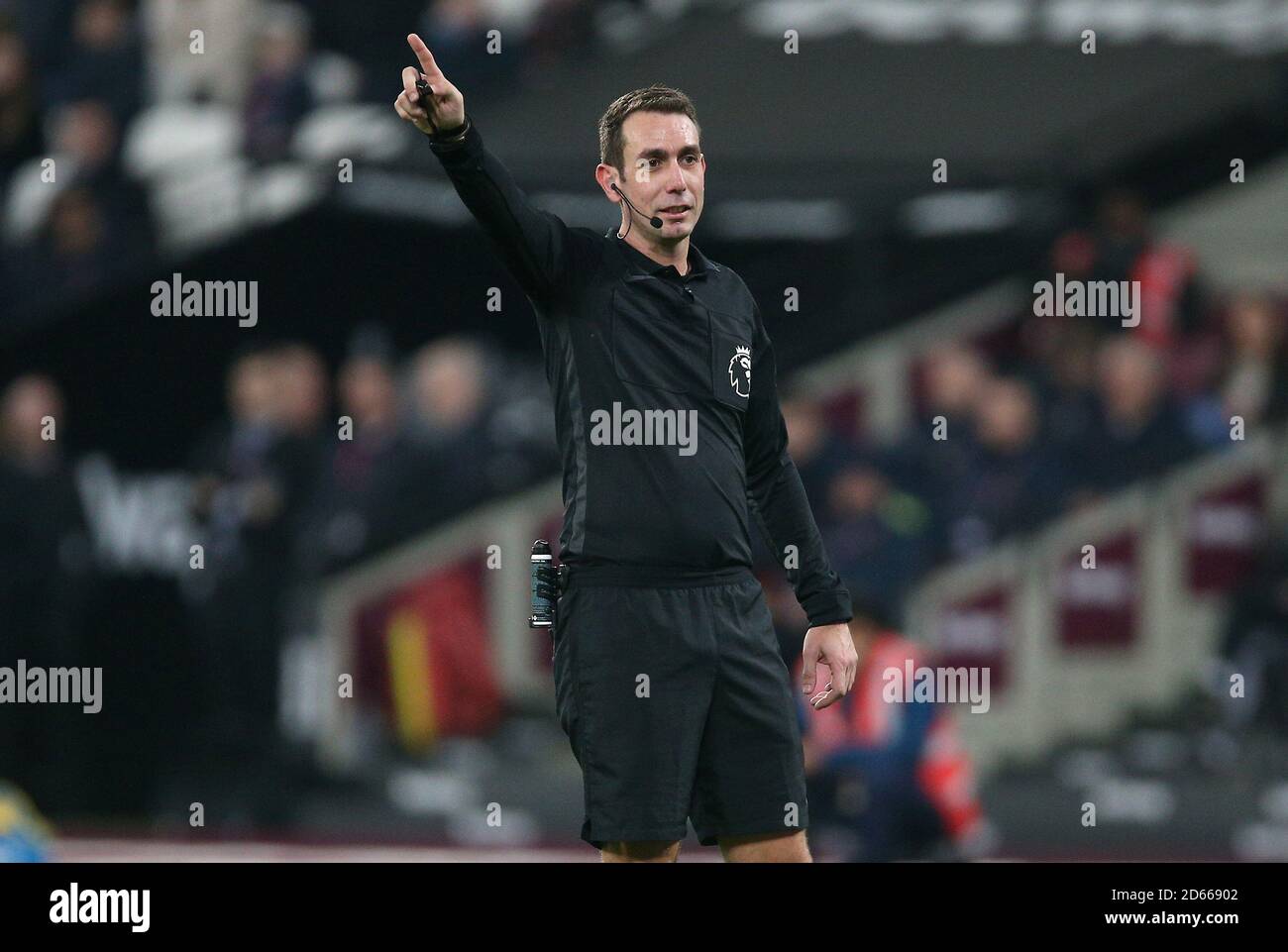 Referee David Coote Stock Photo - Alamy