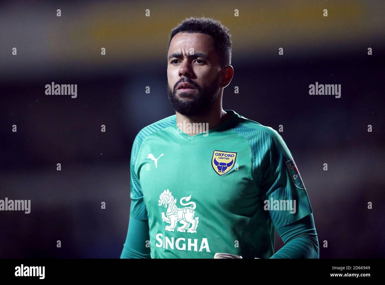 Oxford United's goalkeeper Jordan Archer Stock Photo Alamy