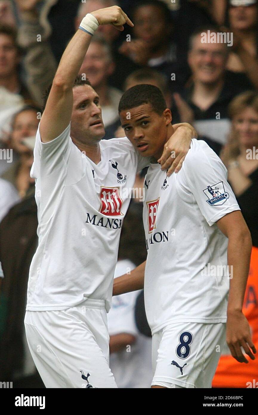 Tottenham Hotspurs Jermaine Jenas Celebrates Hi res Stock Photography tottenham-hotspurs-jermaine-jenas-celebrates-hi-res-stock-photography