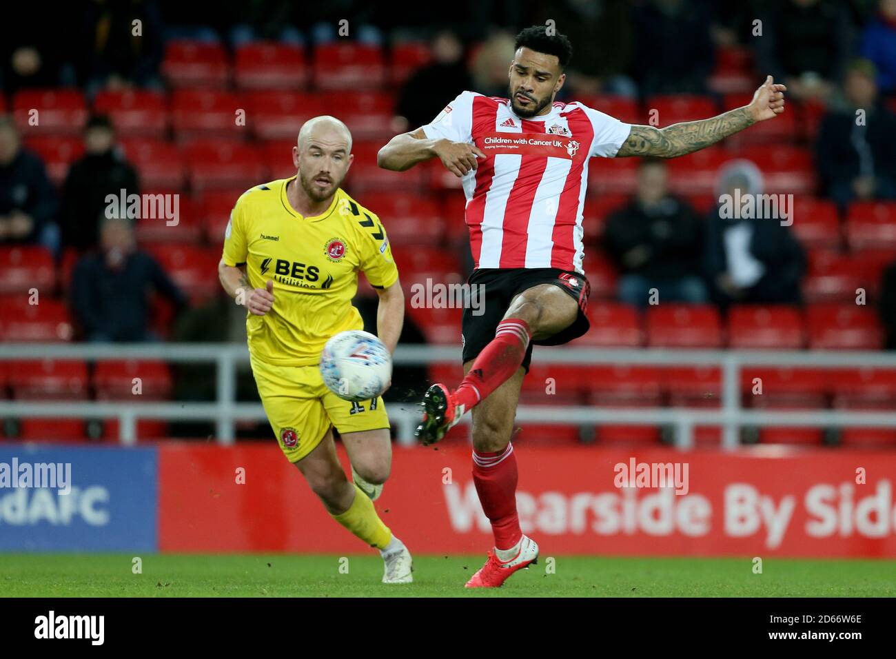 Sunderland's Jordan Willis (right) and Fleetwood Town's Paddy Madden in action Stock Photo